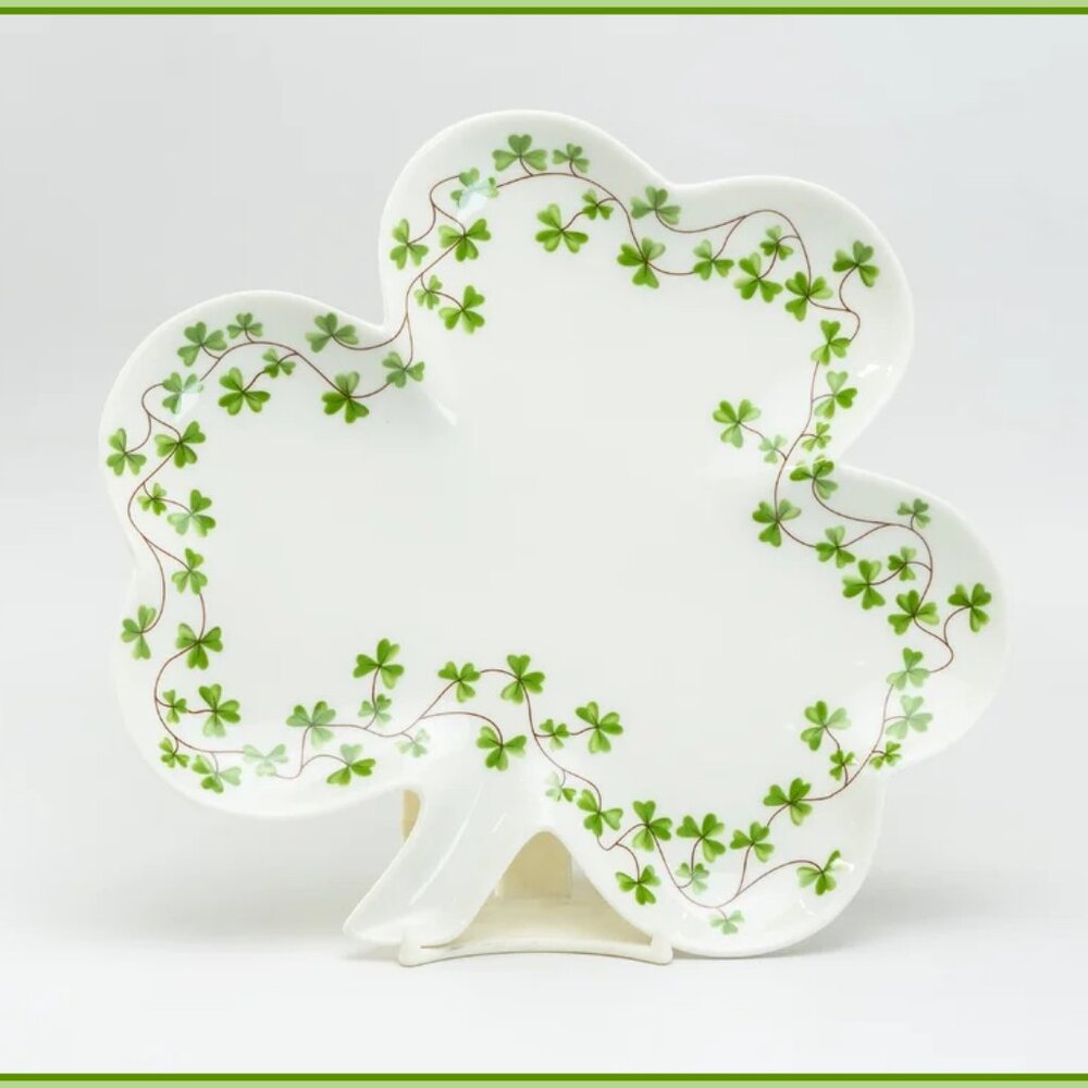 NEW RARE August Grove St. Patrick's Day Shamrock Shaped Salad Plate 8.75"